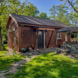 Cozy Cabin Gateway with Pool and Firepit, hotel in Montgomery