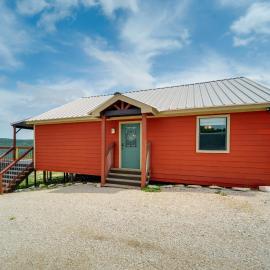 Pet-Friendly Hideaway 13 Mi to Leakey, hotel em Leakey