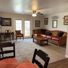 Cozy & Convenient Stay 2BR Near Ft Campbell, готель у місті Кларксвілл