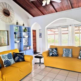 Almarlene House, spacious home sea view, large pool, patios, cot, cook