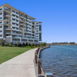 Salt at Oceanside, hotel di Kawana Waters
