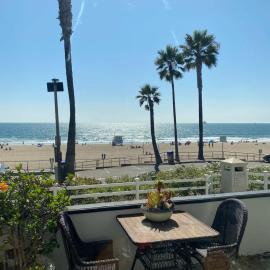Manhattan Beach Beachfront Charming On The Strand, hotel u gradu 'Manhattan Beach'