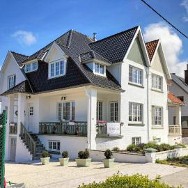 5 Bedroom Beautiful Home In Westende, hotel din Westende-Bad