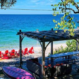 Cobblestone Waterfront cottage 4 Bedrooms, 2 Bathrooms, Sauna at Lion Head, hotel a Lions Head