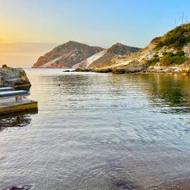 Utopia boutique villa on-in the water between 2 seas ideal 5 people, ξενοδοχείο σε Kástron