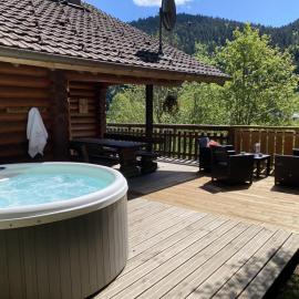 LE GRAND CERF Chalet en rondins avec SPA Jacuzzi