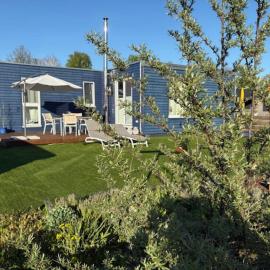 Tiny House mit Sauna am See, hotel sa Repente