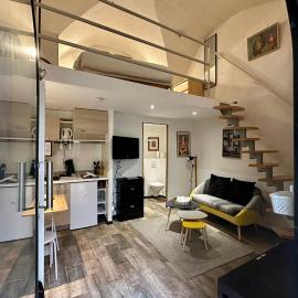 Charming little duplex Historic center!