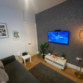 Homes from home by Tulloch Properties, khách sạn ở Maidstone