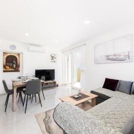 2 Bedroom Amazing Apartment In Vinisce