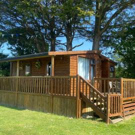Lakeside Lodge - Castlemartyr - Sleeps 4, hotel in Castlemartyr