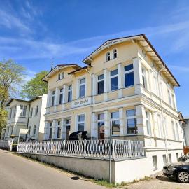 Villa Utpatel Whg 02, hotel in Ahlbeck