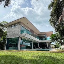 3 bed, Pool and Grass Garden, Chaweng, Spacious, hotel a Nathon Bay