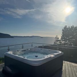 The Pulpit Rock Villa with sea view & jakuzzi, hotel v destinácii Strand