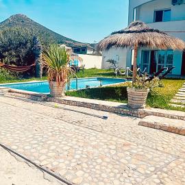 VILLA SOUNINE RAFRAF avec piscine، فندق في بنزرت