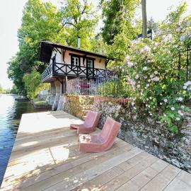 Le chalet bucolique au bord de l'eau, Hotel in Olivet