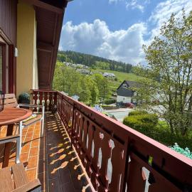 SonnenTraum Willingen - 95qm, 3 Schlafzimmer, 3 Bäder, Balkon & Bergblick