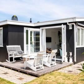 Strand-chalet Luna - 700 mtr van het strand van Ouddorp, hotel v destinaci Ouddorp