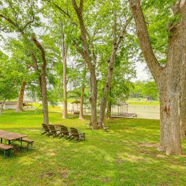 Waterfront Seguin Lake House Near Downtown, hotel a Seguin