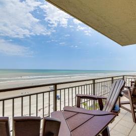 Beachfront New Smyrna Condo: 1 Mi to Flagler Ave, hotel in New Smyrna Beach