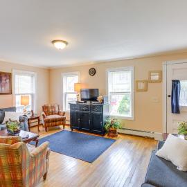 Pet-Friendly Claremont Vacation Rental!, hotel i Claremont