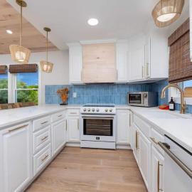 Coastal Luxury Hot Tub Fire Pit & 5Min to Beach