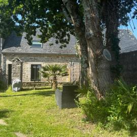 Maisonnette bretonne typique Beg Meil Fouesnant Ty Breizh plage, hotel in Fouesnant