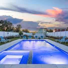 The Delray Twin Cottages Retreat 4 bedrooms Heated Pool and Spa Oasis