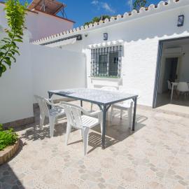 Bungalow Troyano - Paradise Retreat by the Beach, hotel in Estepona