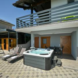 View&Wine Jacuzzi -Tuheljske toplice, hotel in Veliko Trgovišće