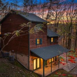 Secluded~ 3 Kings~ Games~ Hot Tub + Fire Pit~ Pets