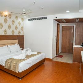Grand Hridey One Minute From Railway Station