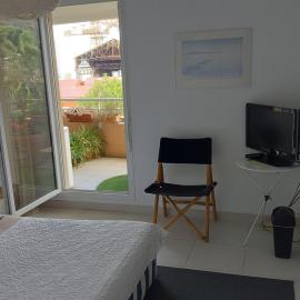Belle chambre avec terrasse chez hôte présent