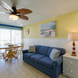 Updated Oceanside Condo - 5 Miles to Cape May!, hotel in Wildwood Crest
