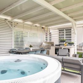 BalatonGardens Apartman, hotel em Balatonudvari