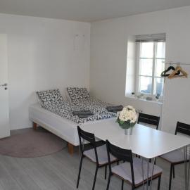 Central Ground Floor Flat Near Beach & Transit, hotel u gradu 'Abbekås'