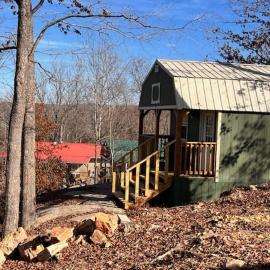 Chaonia Landing Resort Marina & Guide Services, hotel em Williamsville