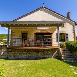 Maison de charme à la campagne avec terrasse et grand espace extérieur - FR-1-585-76