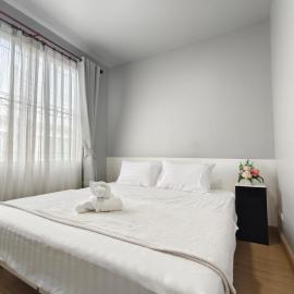 AuraHome282, ξενοδοχείο σε Khlong Luang