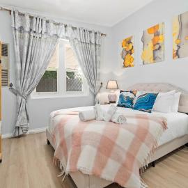 Stylish 2 Bedroom Unit Close to CBD