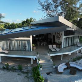 Eagle Bay Retreat Borneo Beach Villas Beach Front, מלון בKumbatang