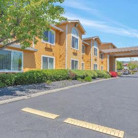 Quality Inn near Six Flags Discovery Kingdom-Napa Valley, hotel u gradu Valejo