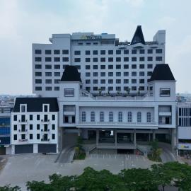 Grand Travello Hotel Bekasi: Kedaung şehrinde bir otel