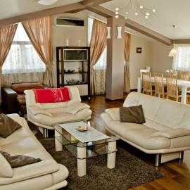 Apartment St James