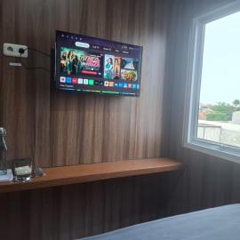 Hotel Ruang Tidur, מלון בStasiun Tawang