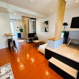 Chez Auguste - charmant studio 3 étoiles, hotel a Chaponost