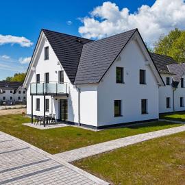 Rex Rugia FeWo15-6 mit Schwimmbad und Saunanutzung im AHOI-Erlebnisbad Sellin, hotelli kohteessa Lobbe