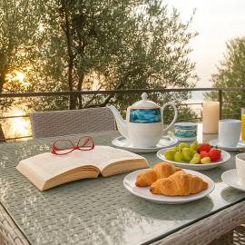 Nina's Villa, Cosy Seaview Retreat, hotel in Verga Kalamata