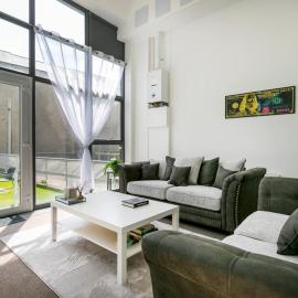City Stay • 3 Ensuites • SunTerrace • Free Parking Pass the Keys