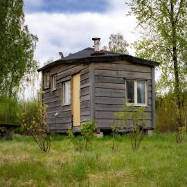 TinyHouse on eco farm surrounded by nature - Bjorngarden, hotelli kohteessa Sunne